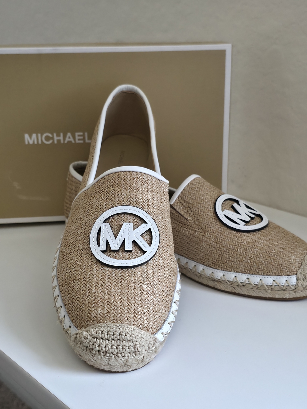Michael Kors Natural Kenzie Espadri Straw Slip-Ons White Trim Size 9.5